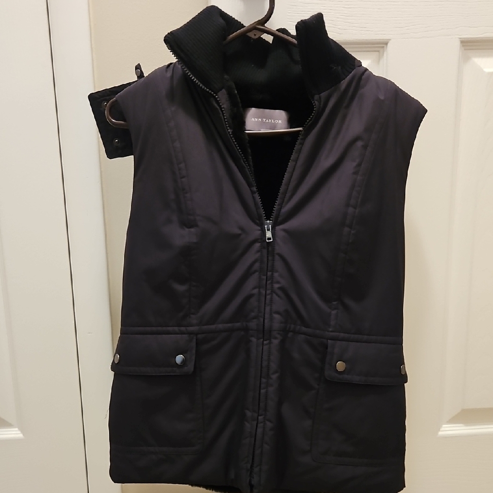 🌟Ann Taylor BLACK Sleeveless Vest🌟